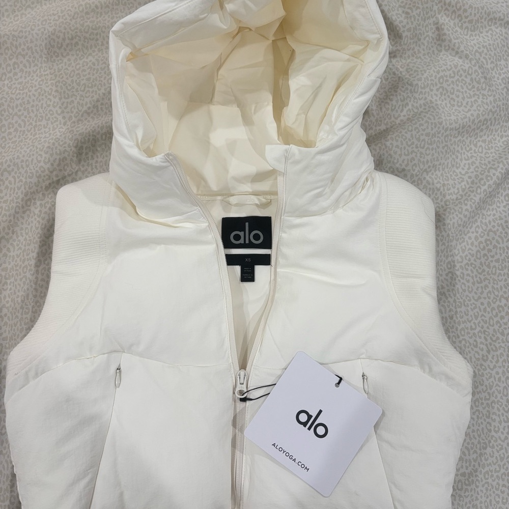 NWT ALO Yoga Cream Hooded Vest